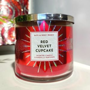 Red Celvet Cupacke  3 Wick Candle by Bath and Body Works RARE DISCONTINUED